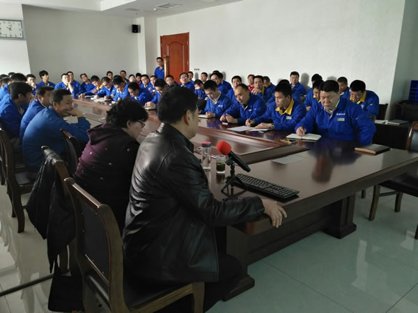在魯泰紡織集團(tuán)舉行安全閥知識學(xué)習(xí)班
